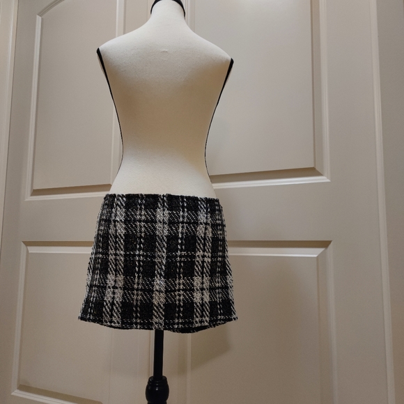 Spring / Fall Mini Skirt - Picture 4 of 13